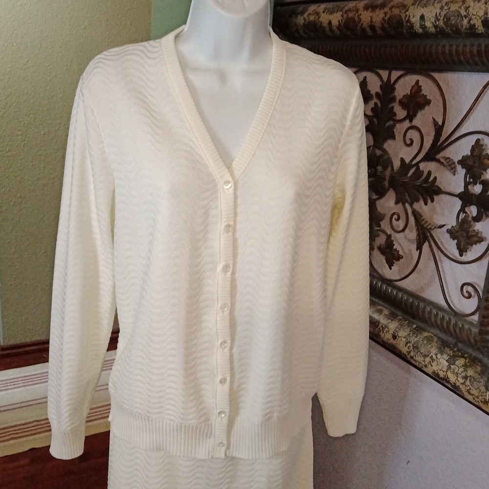 VTG Luxurious Givenchy Sport VTG Cream Knit Skirt Set-Sz L Sweater & Med Skirt - Picture 2 of 13